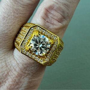 Moissanite Lab Grown 2Ct Gem Gold-toned Ring Size 11 Signet Costume Jewelry